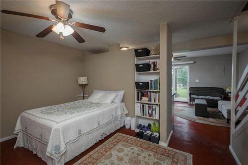 605 Sw Shadow Glen Ct, Blue Springs, MO, 64015-3491 | Card Image