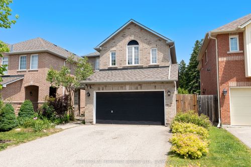 9 Headwater Cres, Richmond Hill, ON, L4E4G1 | Card Image