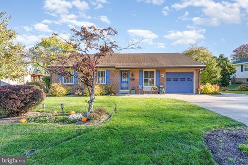 212 Irene Ave, EPHRATA, PA, 17522-2171 | Card Image