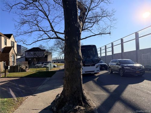 13309 Van Wyck Expy, Jamaica, NY, 11436-2113 | Card Image