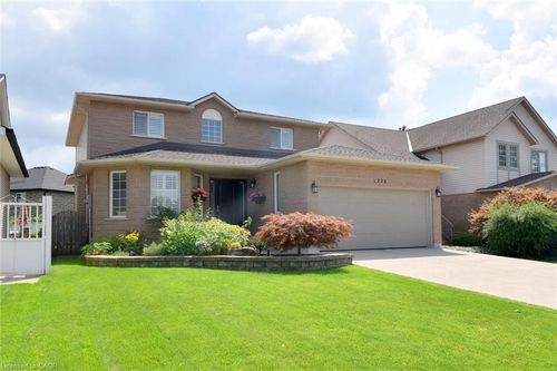 1223 Upper Paradise Rd, Hamilton, ON, L9B2P2 | Card Image