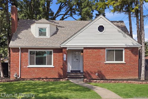 8345 Sorrento St, Detroit, MI, 48228-4028 | Card Image