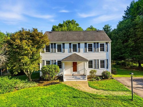 15 Malloy St, Medway, MA, 02053-1412 | Card Image
