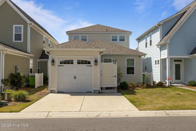 Parking Pad and Garage entrance | Image 28