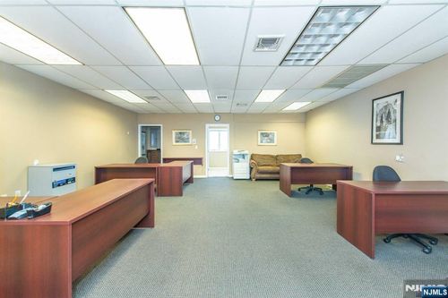 437-435-437 Hollywood Ave, Fairfield, NJ, 07004-2438 | Card Image
