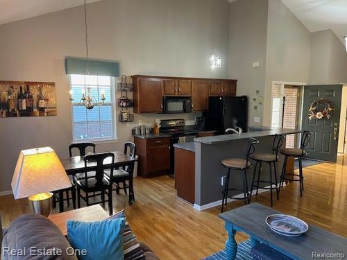 9062 Rhyan Rd, White Lake, MI, 48386-4615 | Card Image