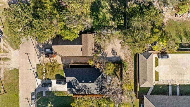 305 W Waco St, Home with 5 bedrooms, 3 bathrooms and 6 parking in Ennis TX | Image 30