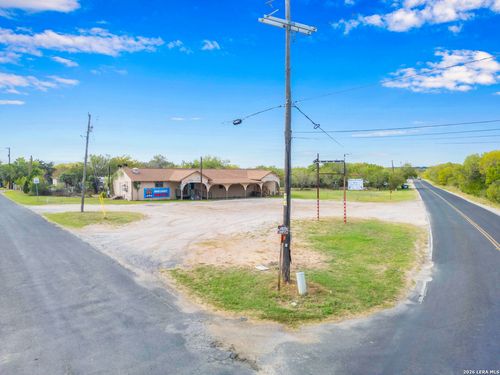 13585 Luckey Rd, Atascosa, TX, 78002-3622 | Card Image