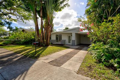 422 31st St, House other with 4 bedrooms, 3 bathrooms and null parking in West Palm Beach FL | Image 2