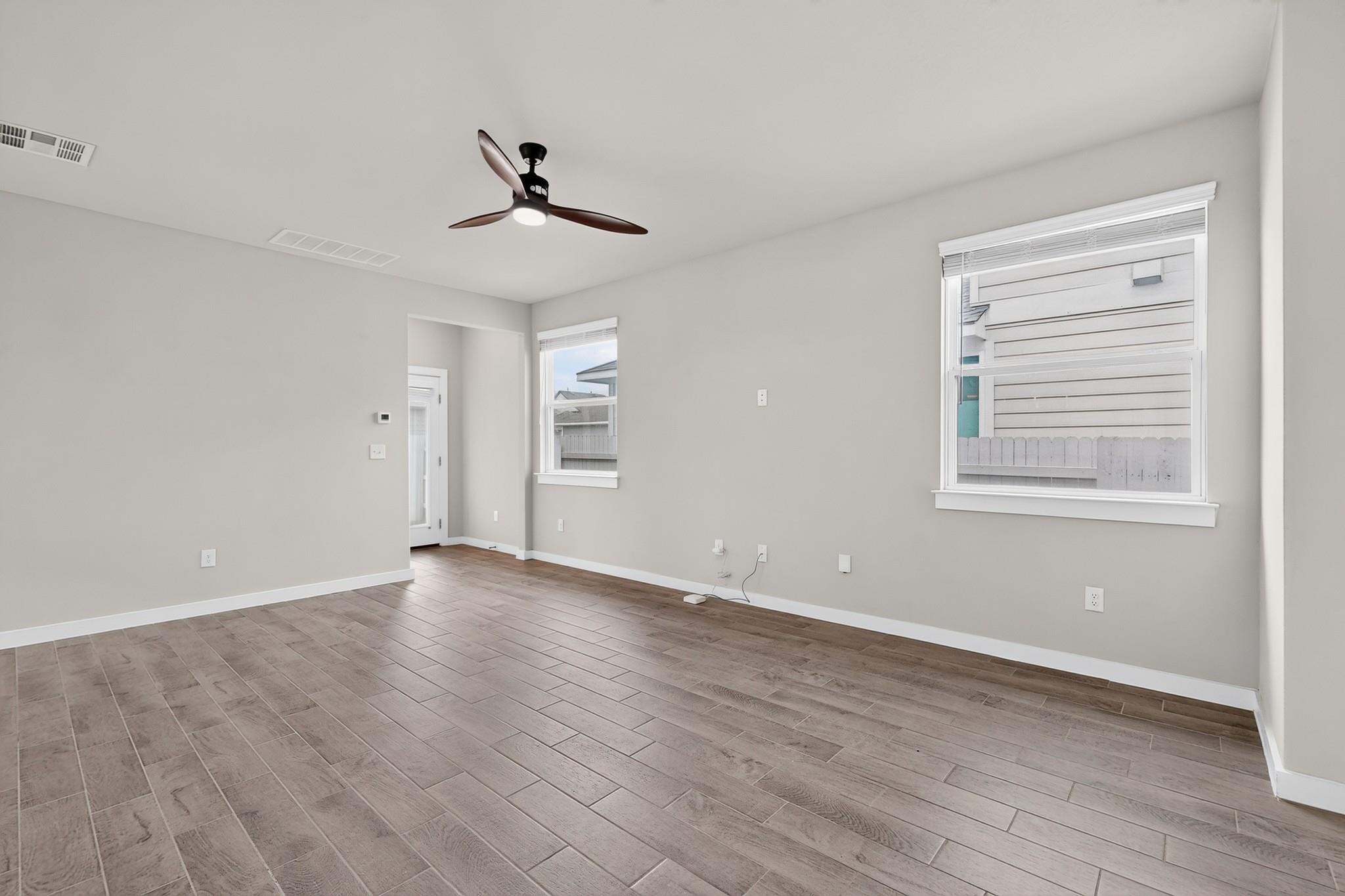 Residential Lease in Elgin 5
