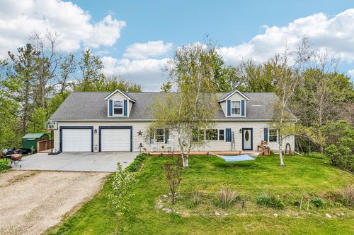 5530 Beaver Dam Rd, West Bend, WI, 53090-9322 | Card Image