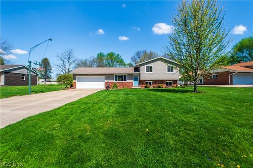 2375 Yorktown St Nw, Uniontown, OH, 44685-8417 | Card Image