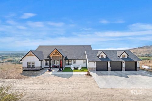 2097 Corral Rd, Emmett, ID, 83617-9101 | Card Image