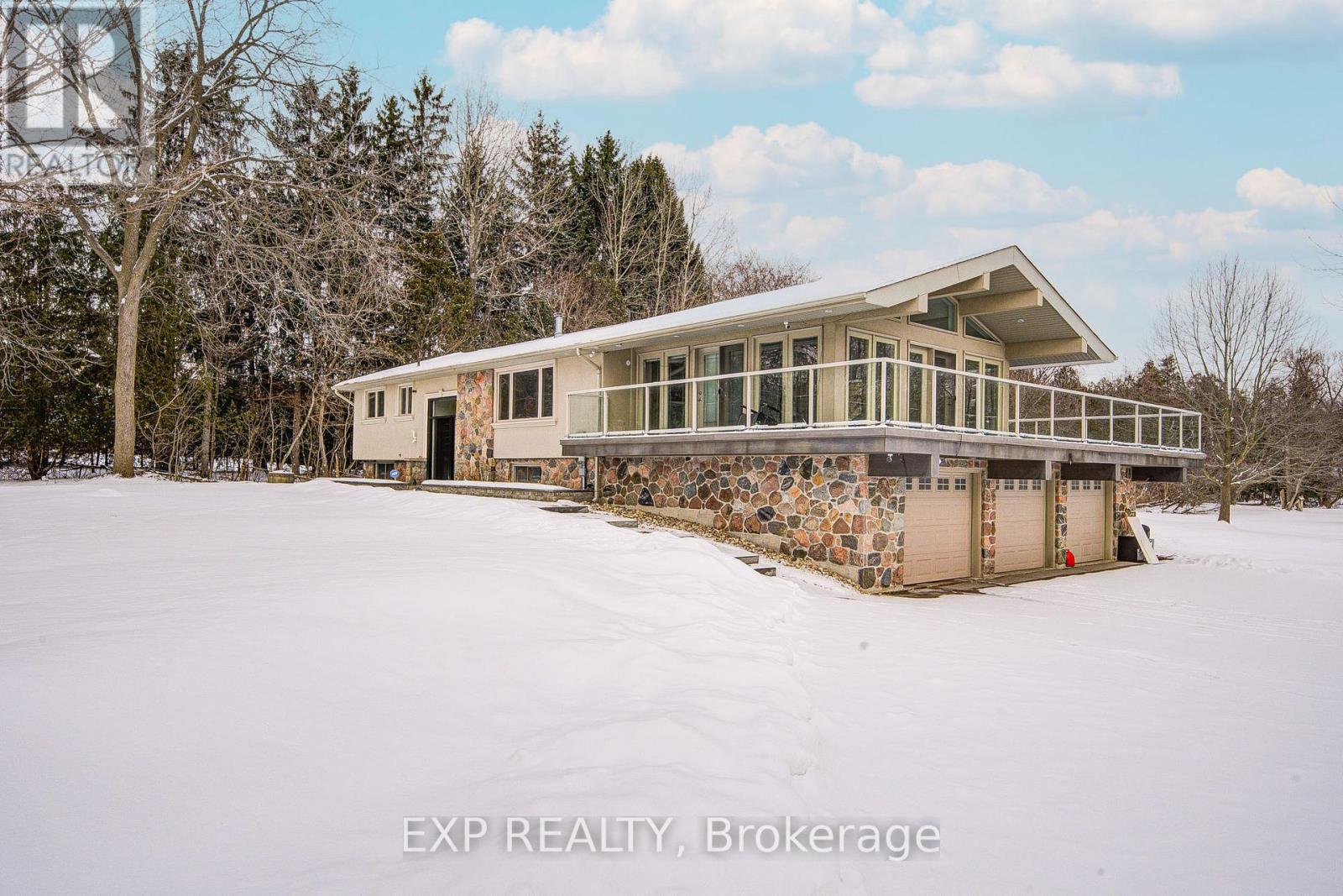 Residential in Whitby (Williamsburg) 4