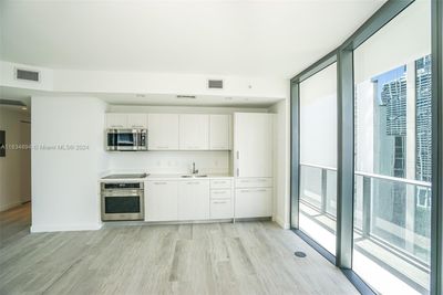 2108 - 55 Sw 9th St, Condo with 2 bedrooms, 2 bathrooms and null parking in Miami FL | Image 3