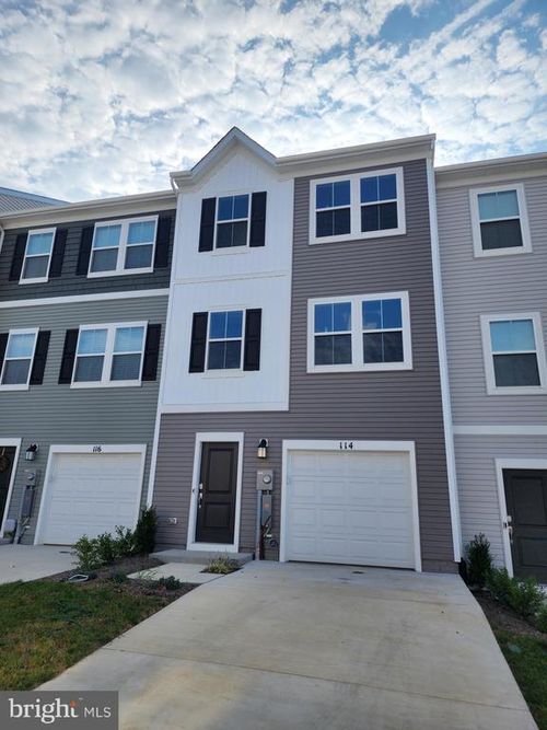 114 Milburn Dr, MARTINSBURG, WV, 25403-6000 | Card Image