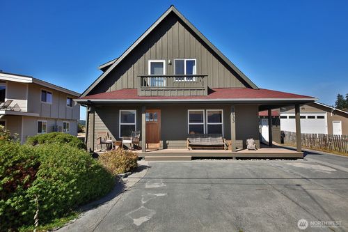 2633 Sunlight Beach Rd, Clinton, WA, 98236-9139 | Card Image
