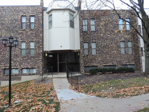 apt-25-2275 Country Club Dr, Woodridge, IL, 60517-3009 | Card Image