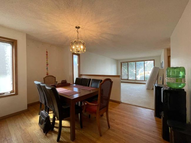 215 Edgebank Place Nw, Home with 4 bedrooms, 3 bathrooms and 4 parking in Calgary AB | Image 4
