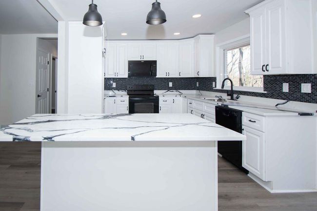 1883 Pine Tree Trl, House other with 3 bedrooms, 2 bathrooms and 2 parking in Gainesville GA | Image 4