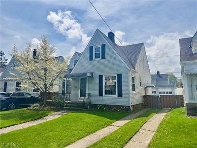 View of front of property featuring a front lawn | Image 2