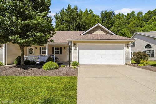 7618 Willow Woods Dr, North Olmsted, OH, 44070-6332 | Card Image