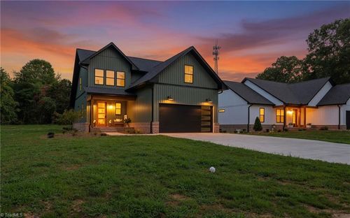 75 2nd Ave Se, Taylorsville, NC, 28681-2279 | Card Image