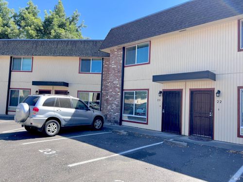 23-490 Edgewood Dr, Vacaville, CA, 95688-3631 | Card Image