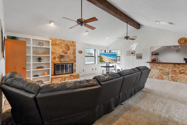 Upstairs living/game room | Image 15