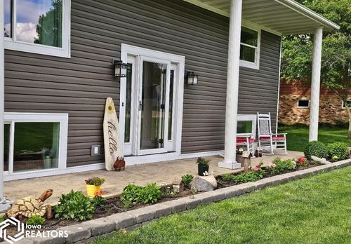 1663 Dorell Dr, Hampton, IA, 50441-7461 | Card Image