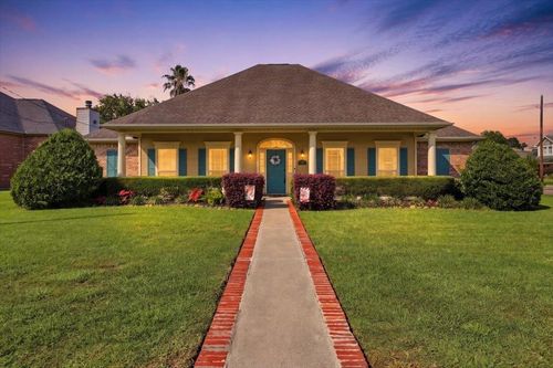 303 Knights Row, Nederland, TX, 77627-5243 | Card Image