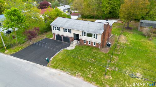 17 Fieldstone Rd, Waterbury, CT, 06704-1120 | Card Image