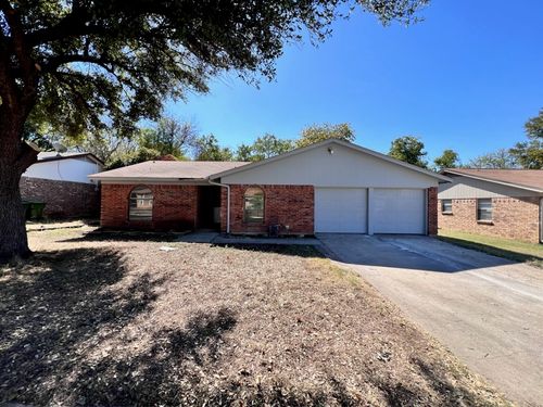 6016 Hillcrest Dr, Watauga, TX, 76148-2032 | Card Image