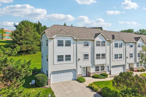325 Kristin Court W, Brookfield, WI, 53045 | Card Image