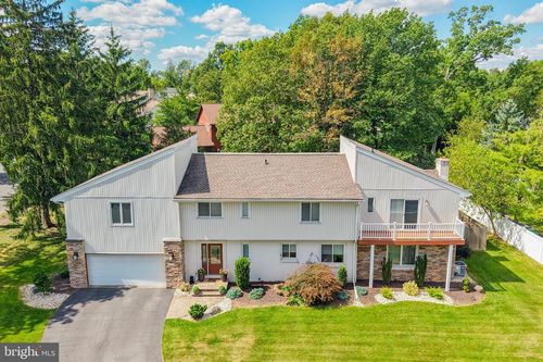 930 Springhouse Rd, Allentown, PA, 18104-3363 | Card Image