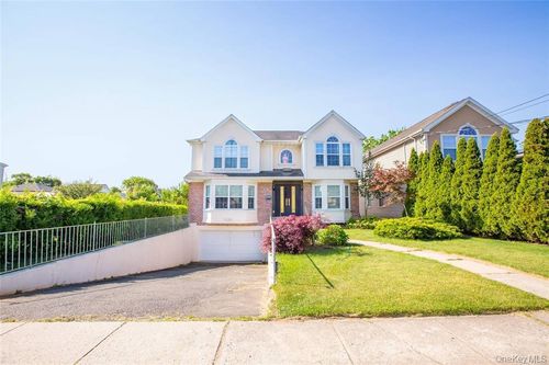 a-66 Maple St, Roslyn Heights, NY, 11577-1939 | Card Image