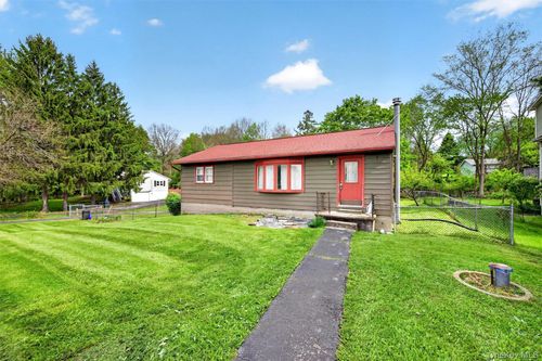 11 Bradley Ln, Walden, NY, 12586-1001 | Card Image