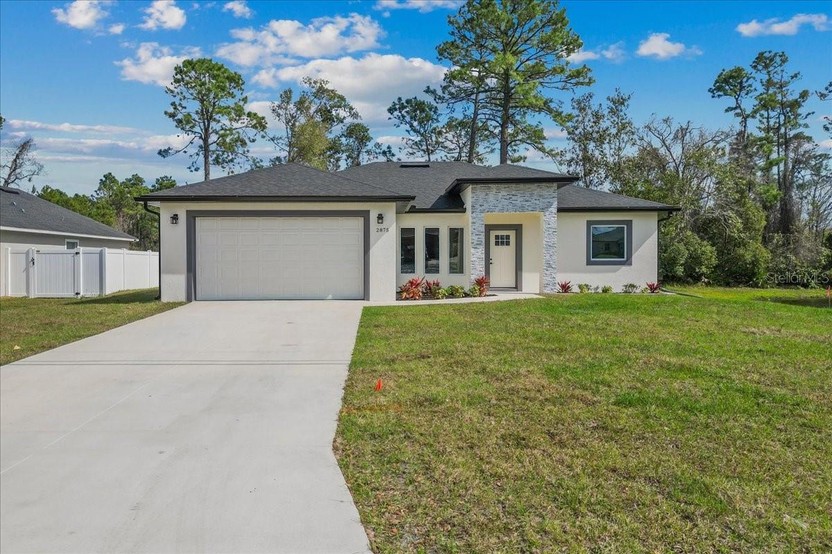 Residential in DELTONA