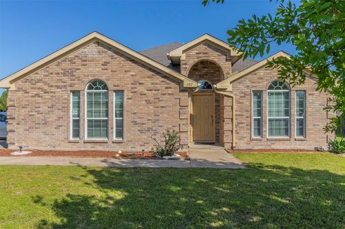 301 Wintergreen Ct, Weatherford, TX, 76085-3637 | Card Image