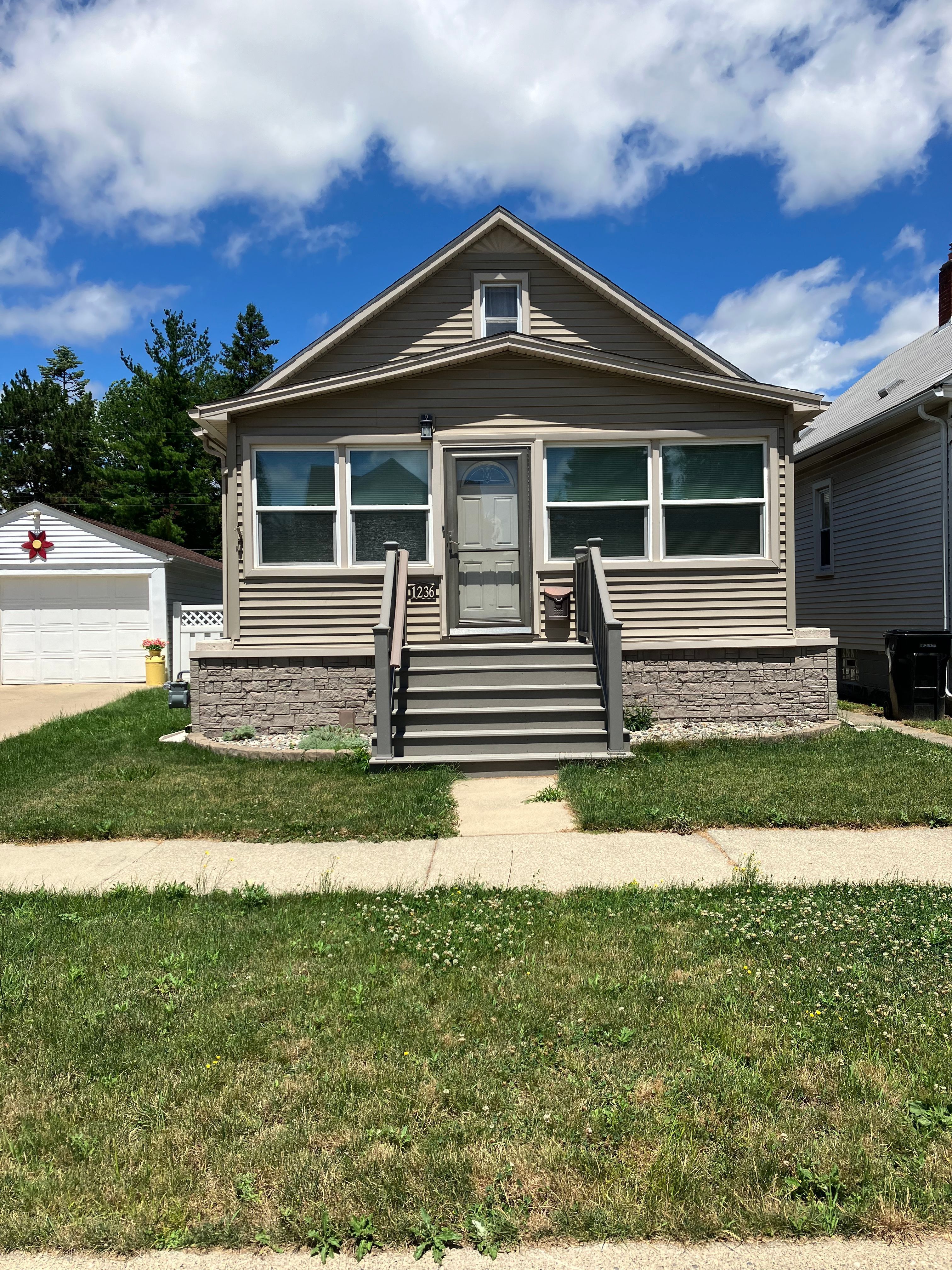 Cedar St, Wyandotte, MI 48192