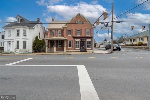 824 N Queen St, Martinsburg, WV, 25404-3543 | Card Image