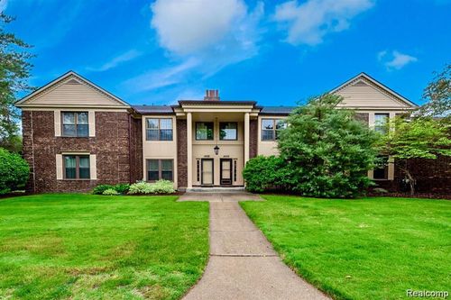 4426 Knightsbridge Ln, West Bloomfield, MI, 48323-1627 | Card Image