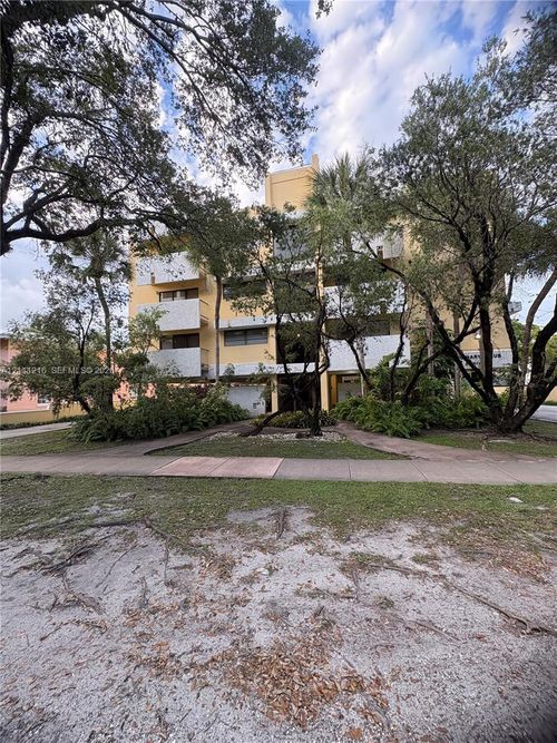 303-525 Coral Way, Coral Gables, FL, 33134-4932 | Card Image