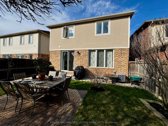 1058 Farmstead Dr, House other with 3 bedrooms, 3 bathrooms and 1 parking in Milton ON | Image 25