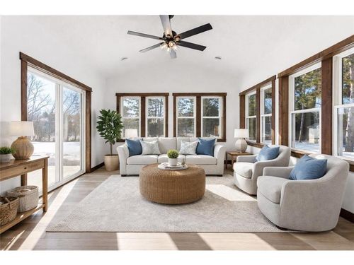 1422 Creekwood Dr, New Richmond, WI, 54017-2580 | Card Image