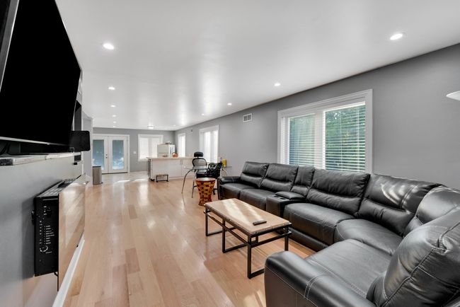 11026 S Worth Ave, House other with 4 bedrooms, 3 bathrooms and 6 parking in Worth IL | Image 4