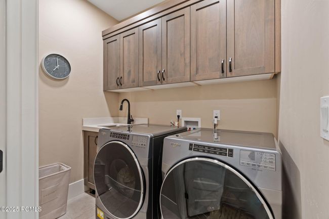 Laundry room main level | Image 31