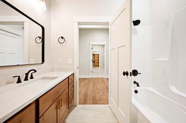 Main Bath | Image 19