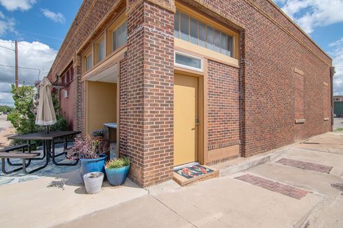 116 E Chandler St, Brownwood, TX, 76801-2812 | Card Image