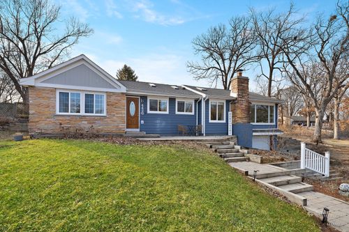 4433 Wildwood Dr, Crystal Lake, IL, 60014-2542 | Card Image